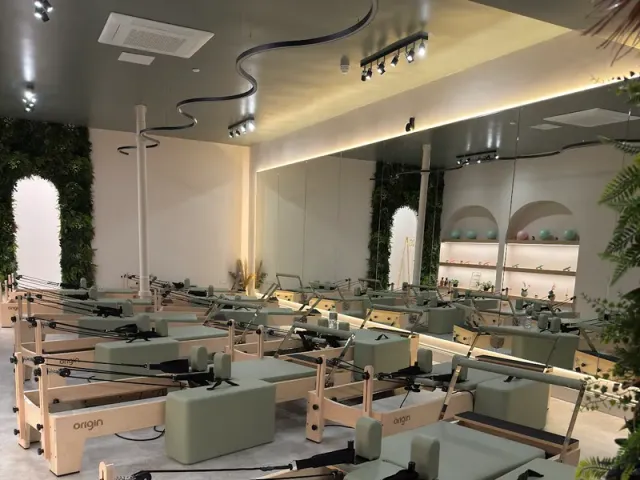 Luna Reformer Pilates reformer studio